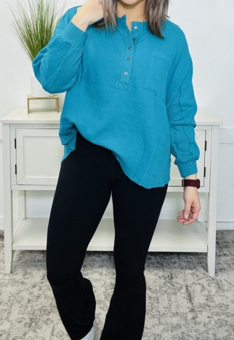 DOUBLE GAUZE OVERSIZED 3/4 BUTTON HENLEY NECK TOP	LT TEAL